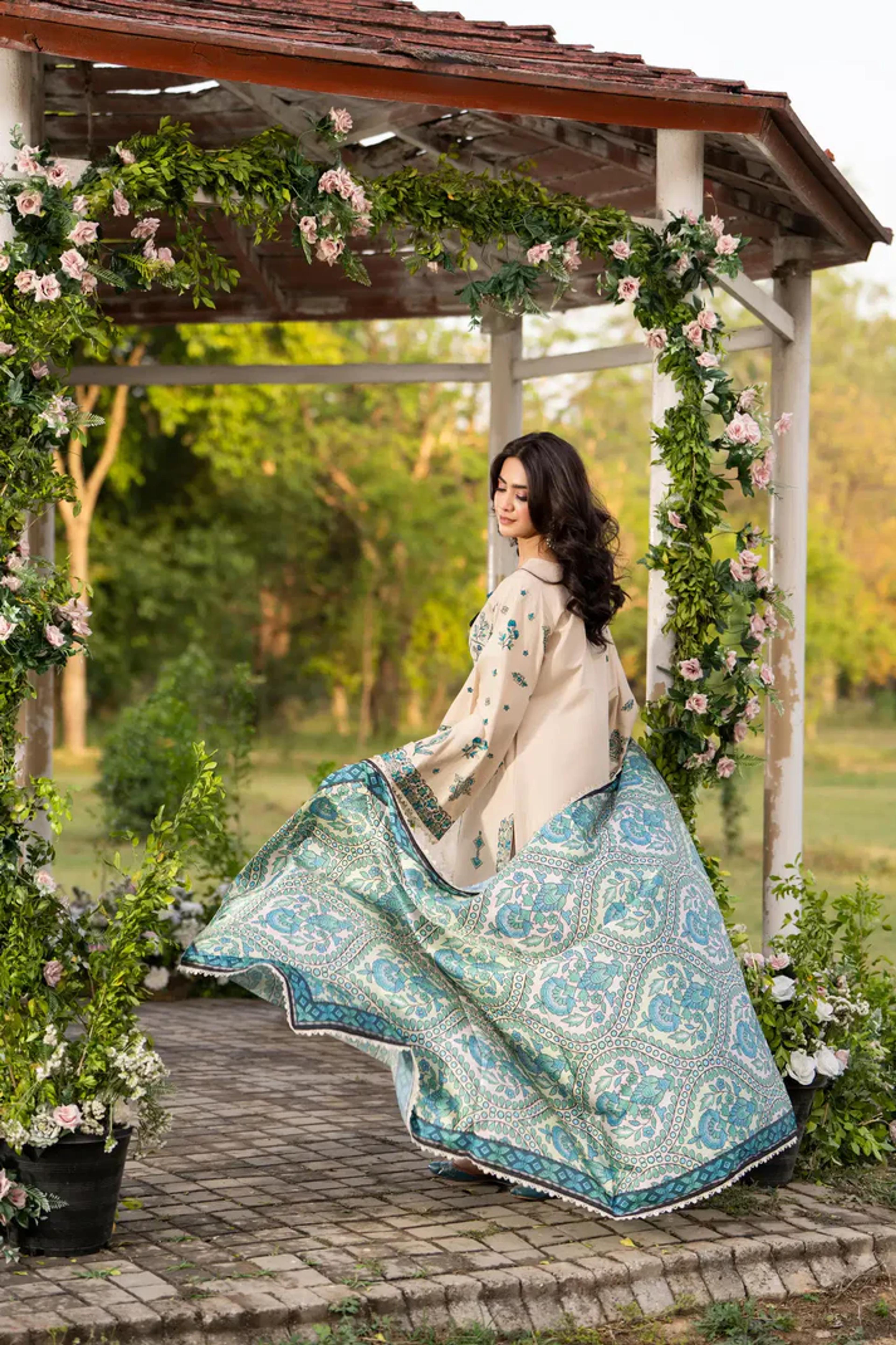 Multi-Thread Embroidered Shirt with Silk Dupatta & Plazo - Thumbnail 4