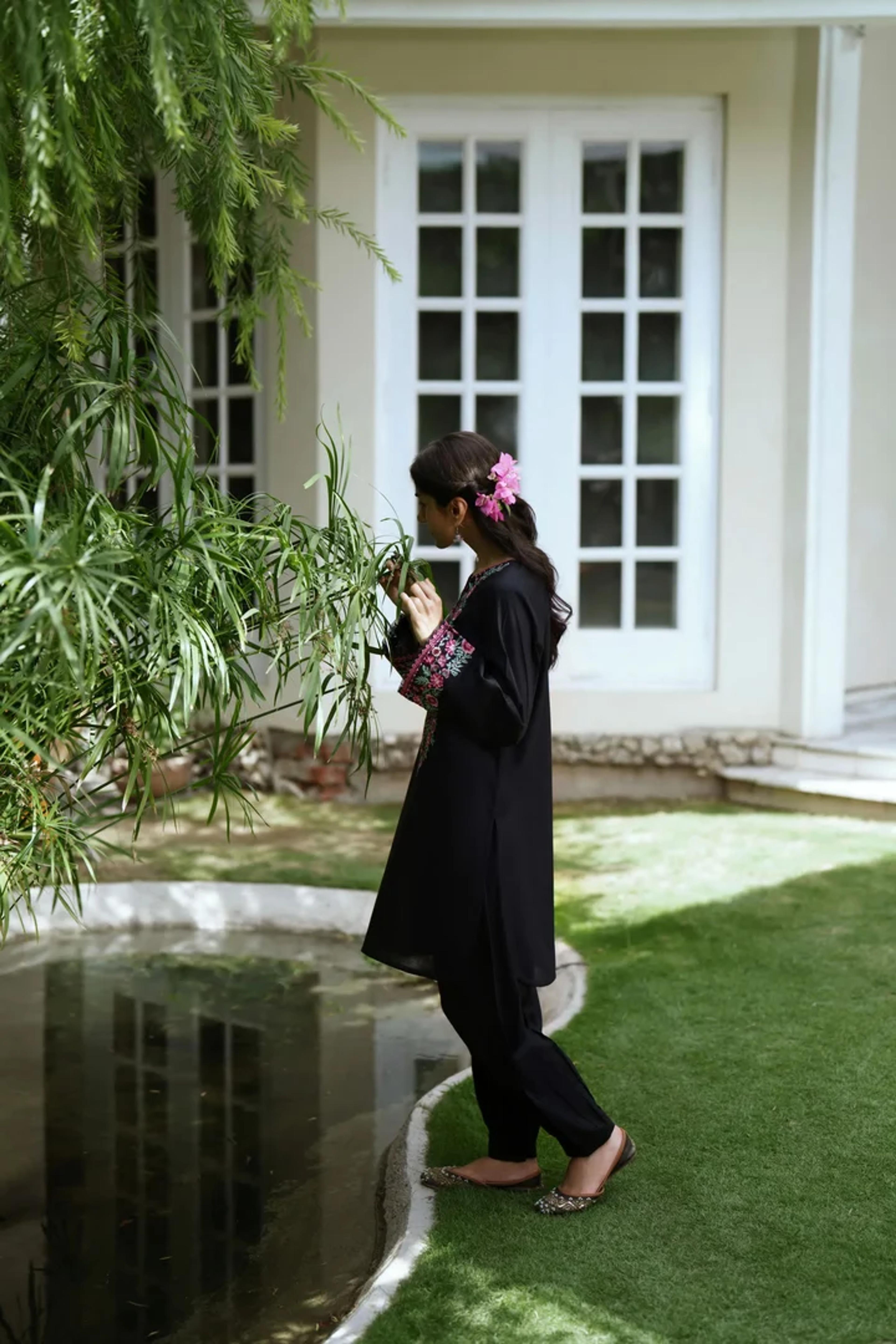 Black Cotton Lawn Suit with Silk Dupatta - Thumbnail 4
