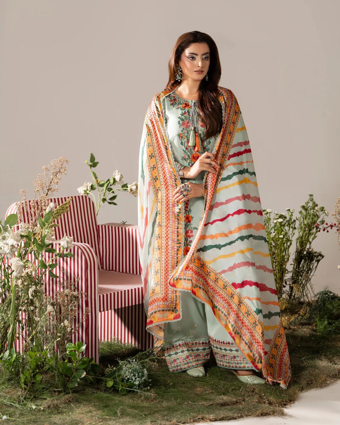 Short shirt with intricate multi-thread embroidery - Image 14
