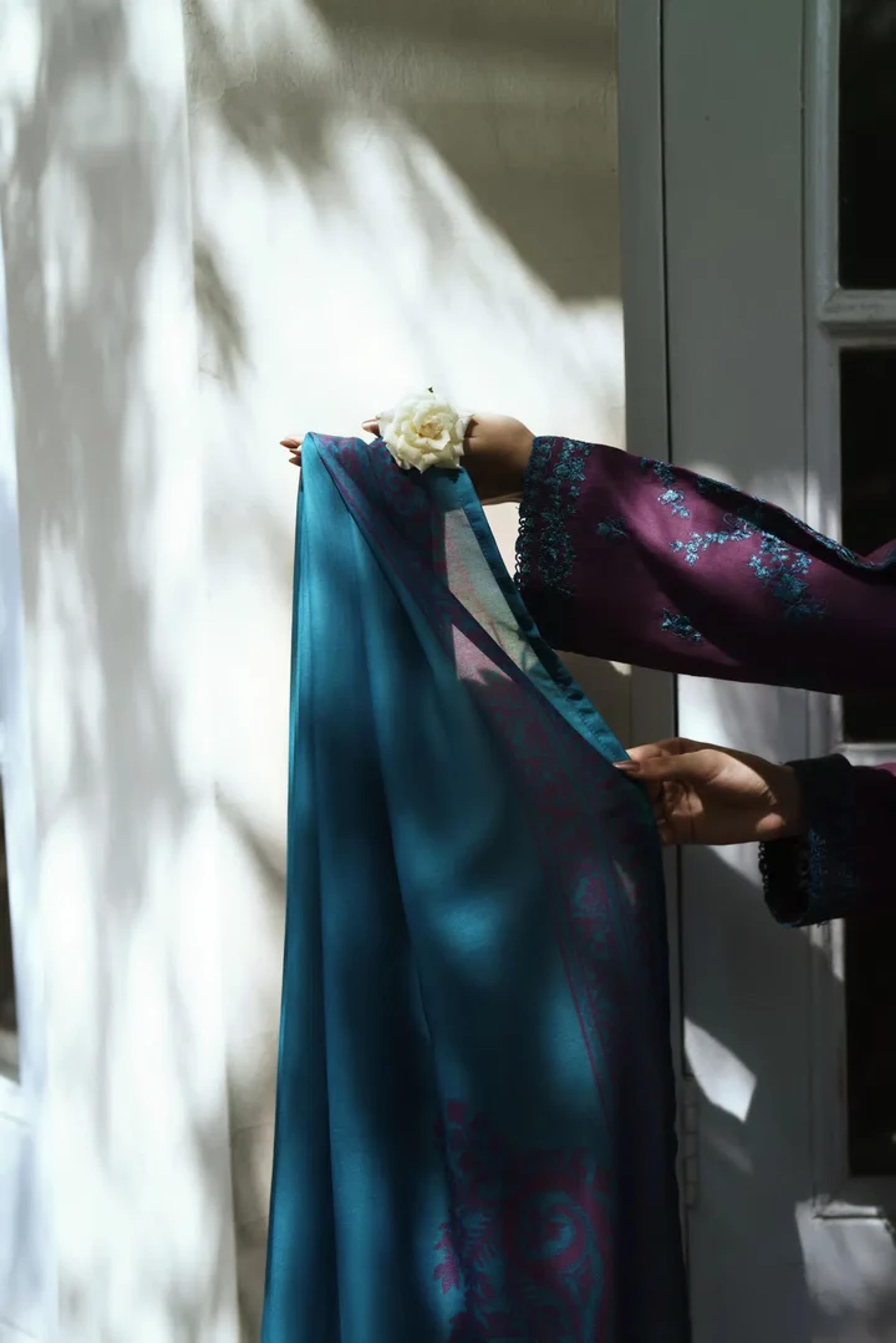 Casual Comfort Suit with Silk Dupatta Flair - Thumbnail 4