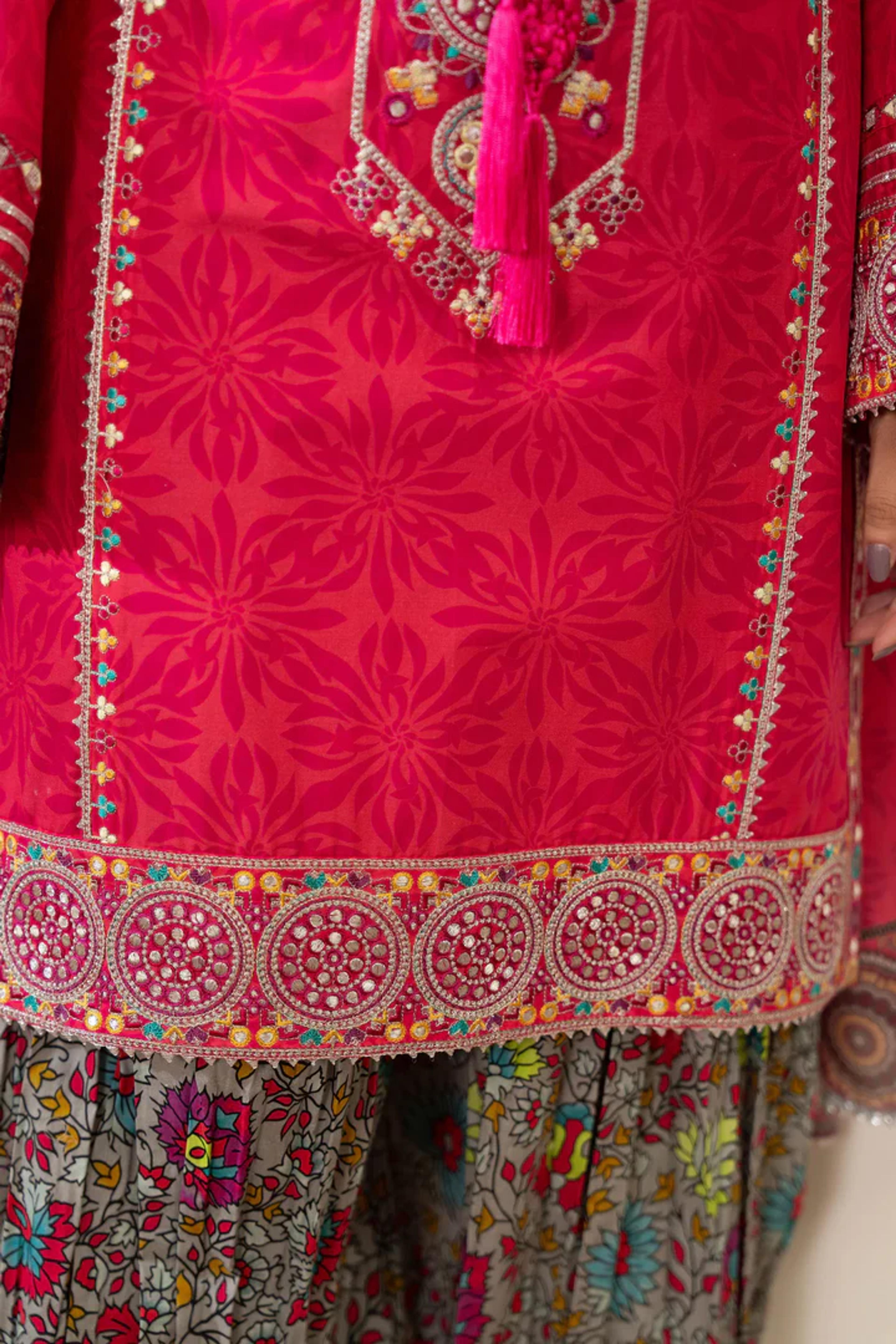 Lawn Embroidered Suit - Thumbnail 4