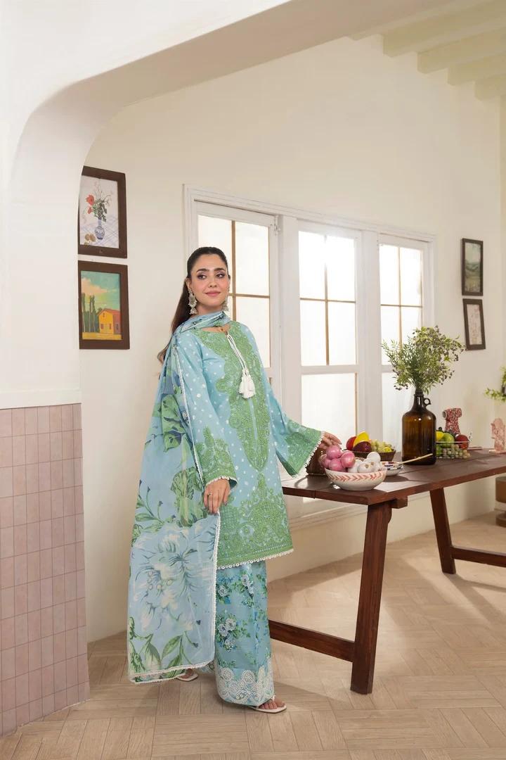 Flowing Farshi Elegance Printed Lawn Suit - Image 8