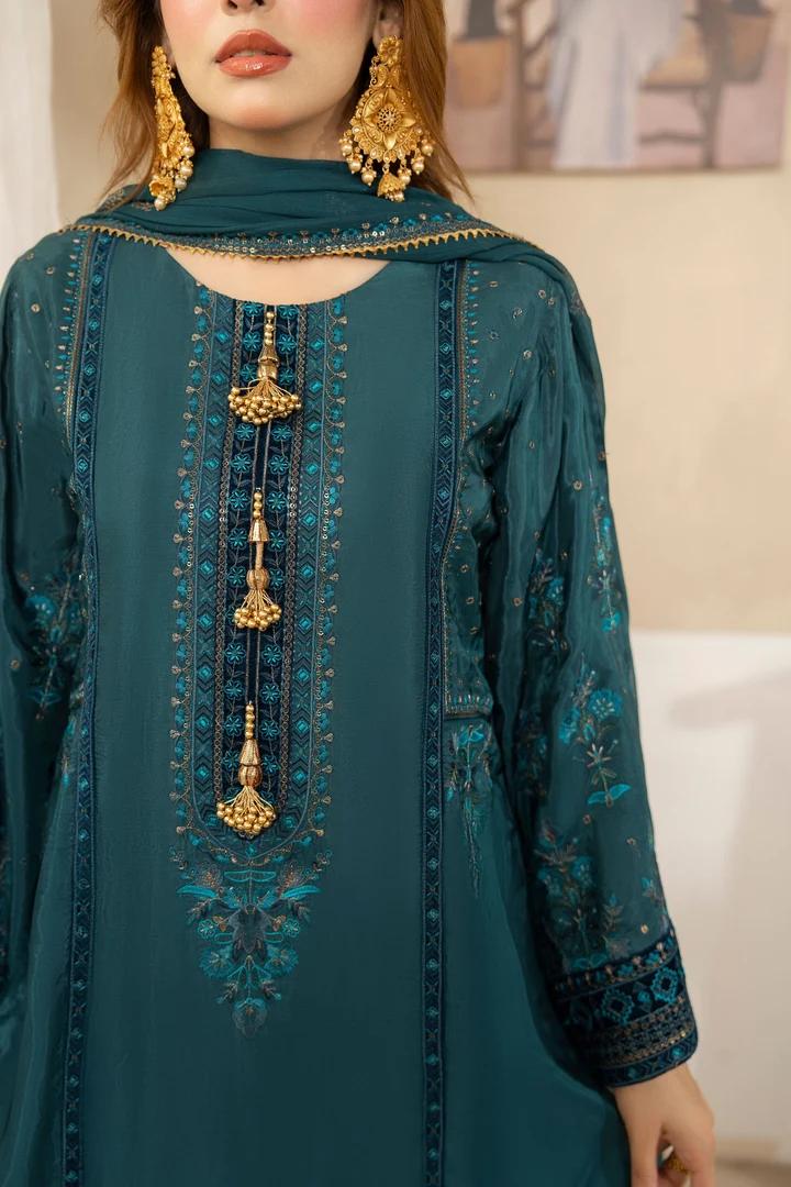 Tilla Embroidered Silk Suit - Image 12