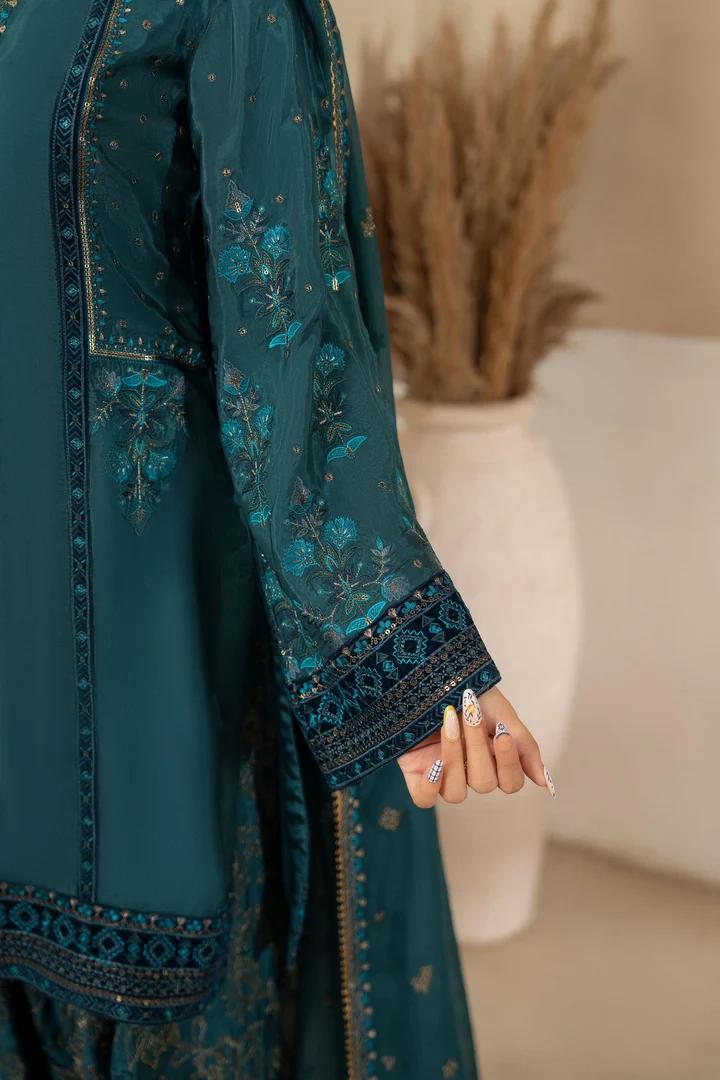 Tilla Embroidered Silk Suit - Image 13