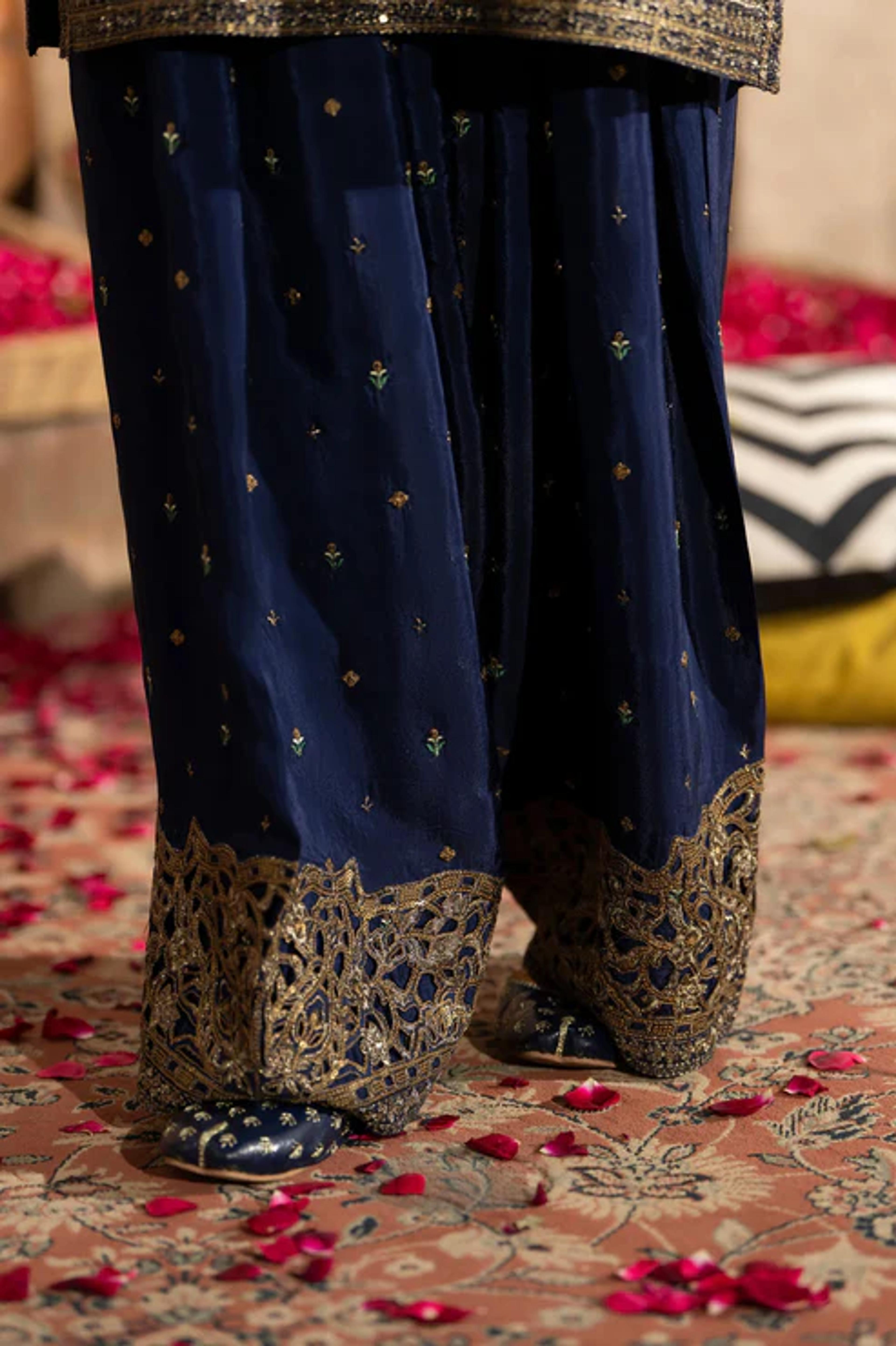 Multi-Thread Shirt with 3D Motifs & Russian Grip Shalwar - Thumbnail 6