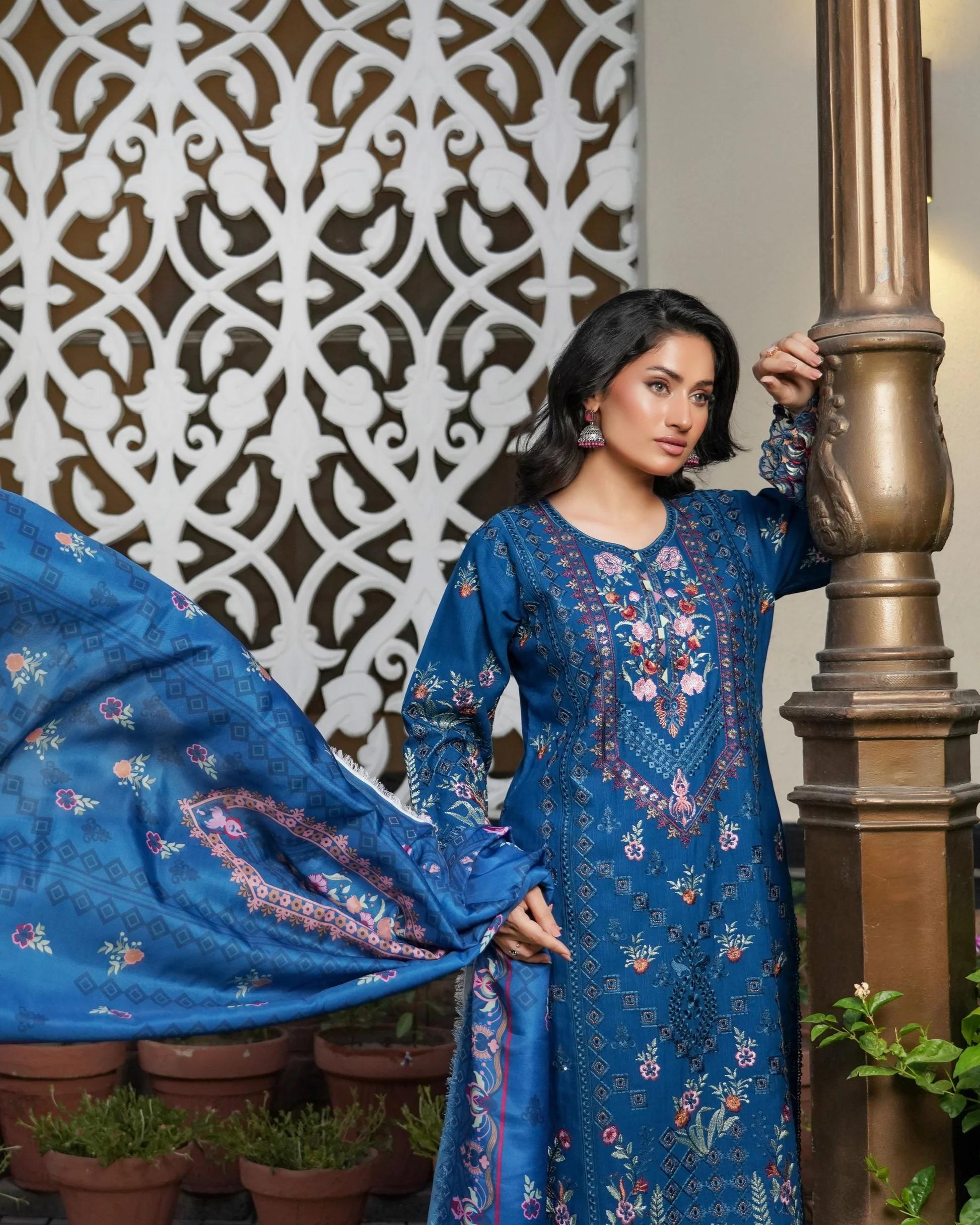 Nilofar Bloom Suit - Image 6