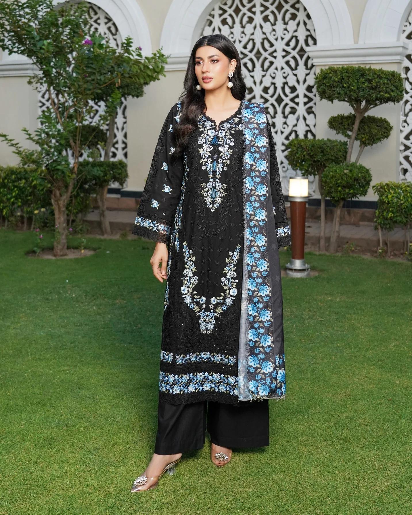 Embroidered Suit with Scalloped Neckline - Image 3