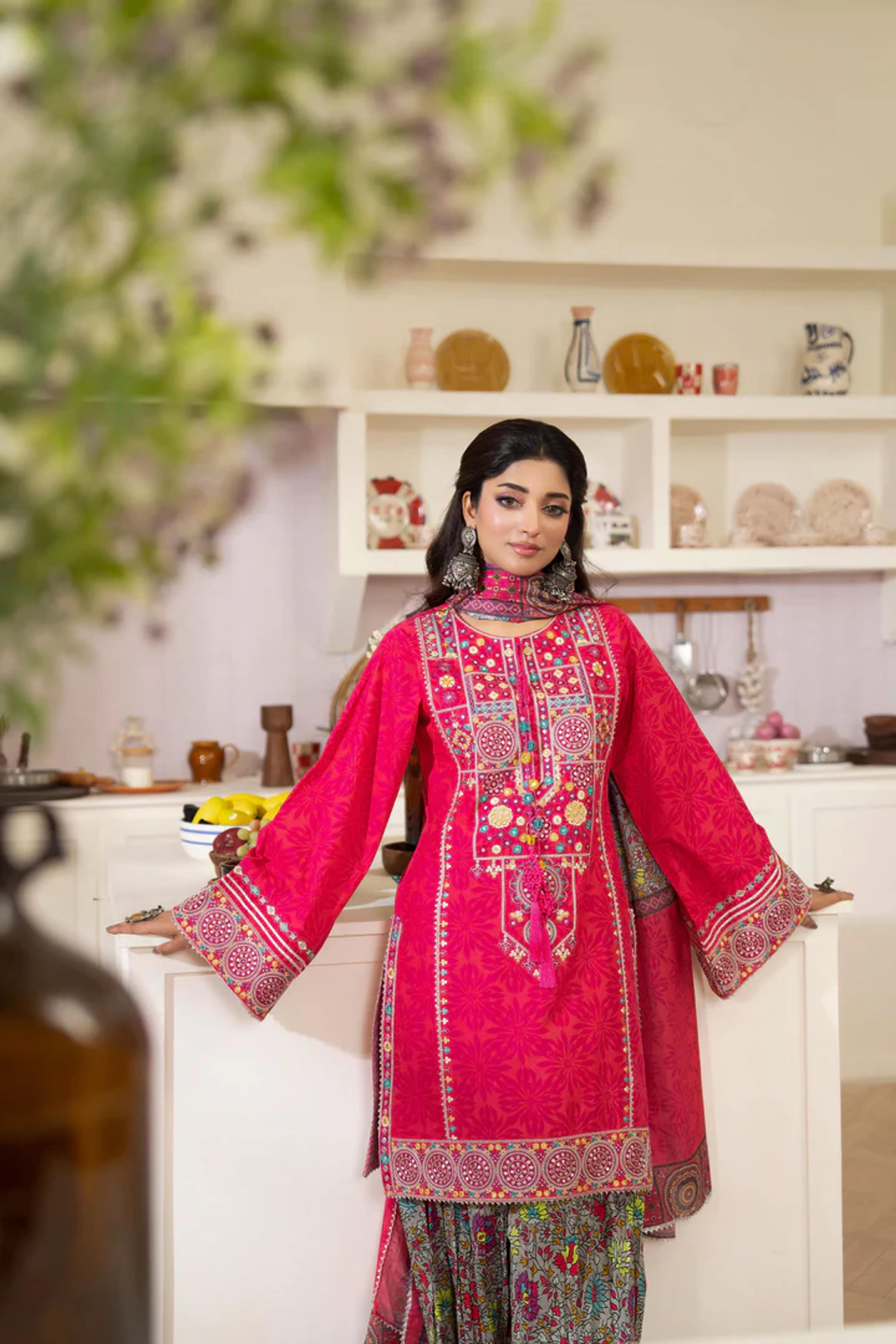 Lawn Embroidered Suit - Thumbnail 6