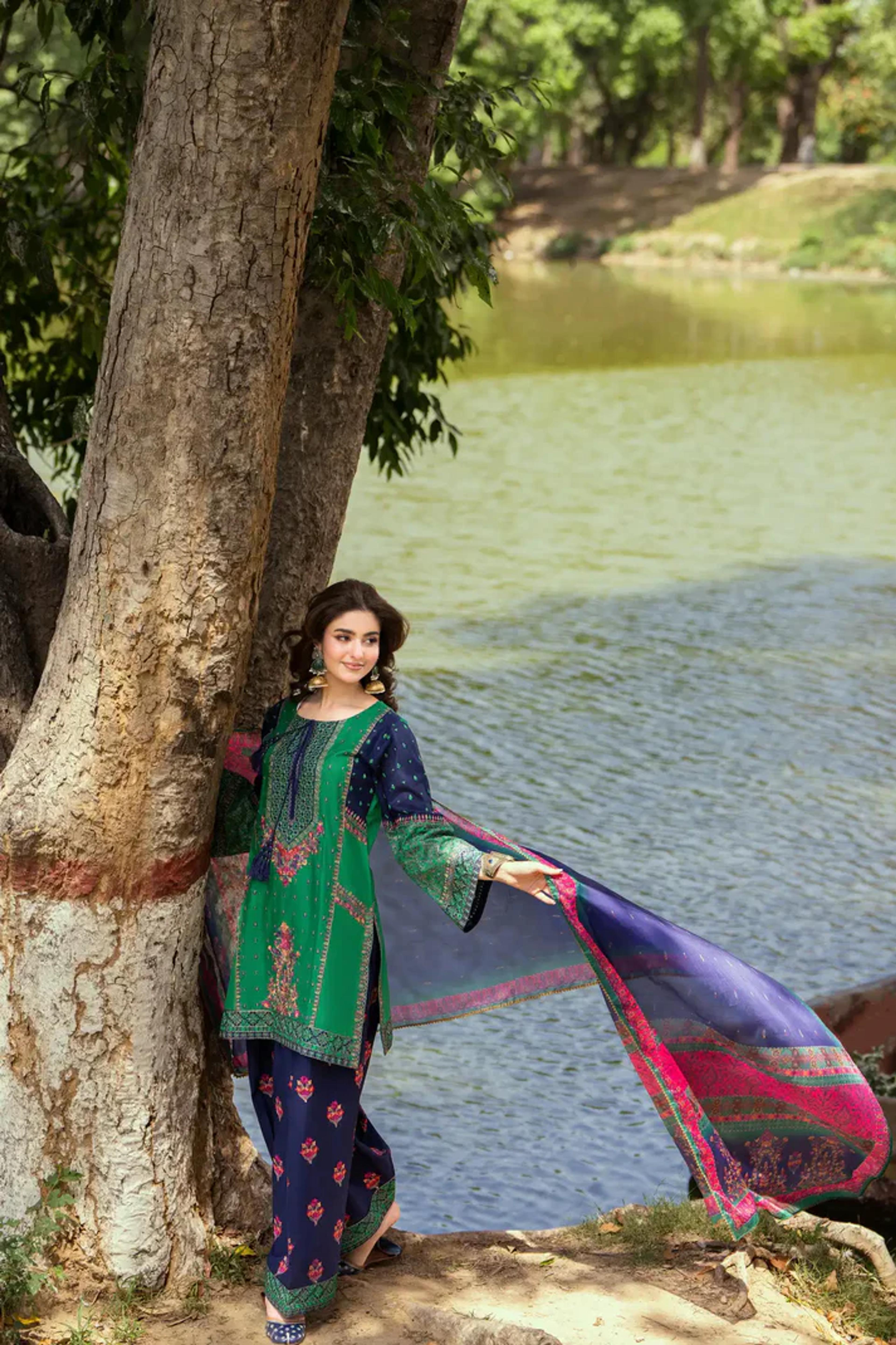 Traditional Ethnic Set with Apple Silk & Farshi Shalwar - Thumbnail 13