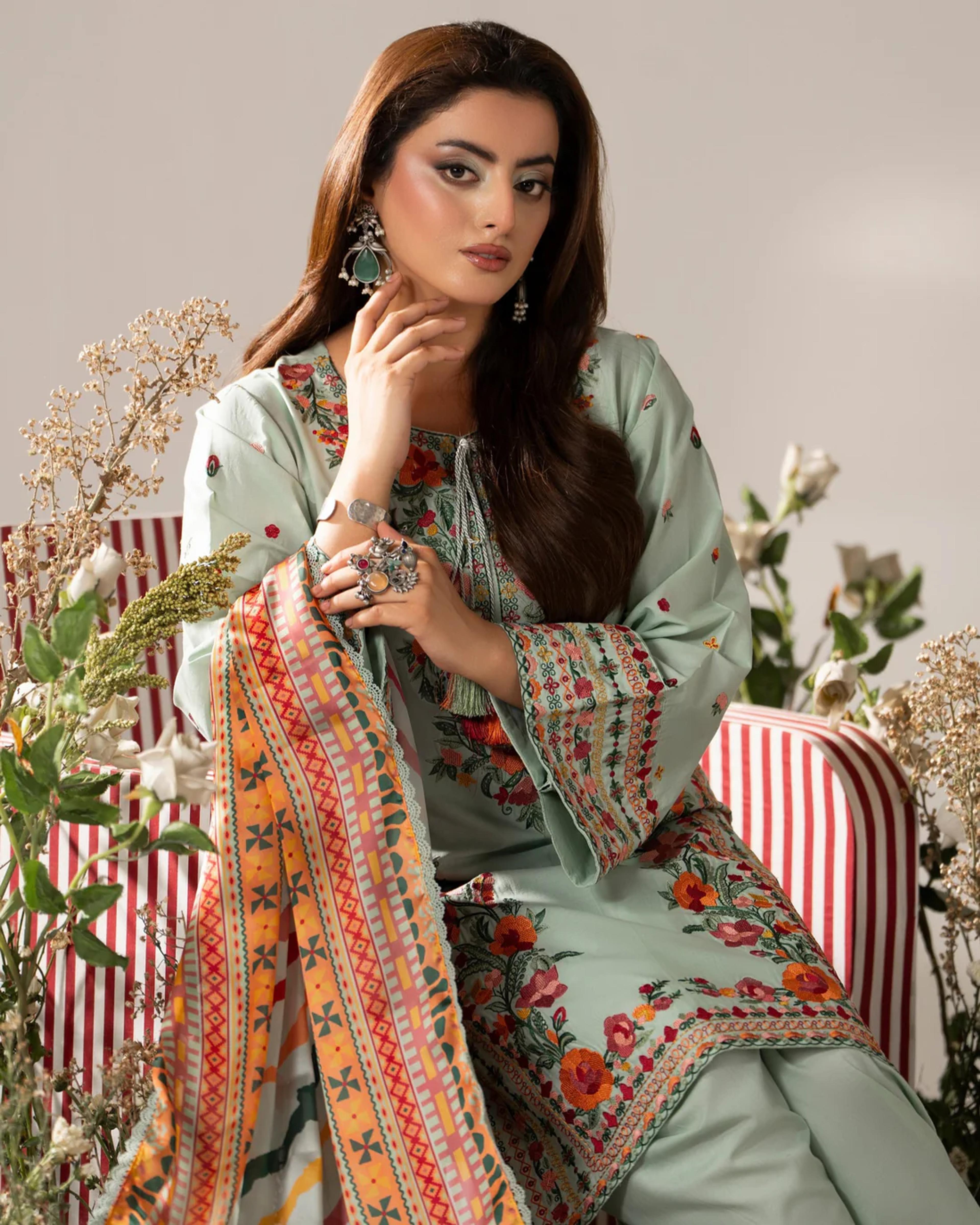 Short shirt with intricate multi-thread embroidery - Thumbnail 13
