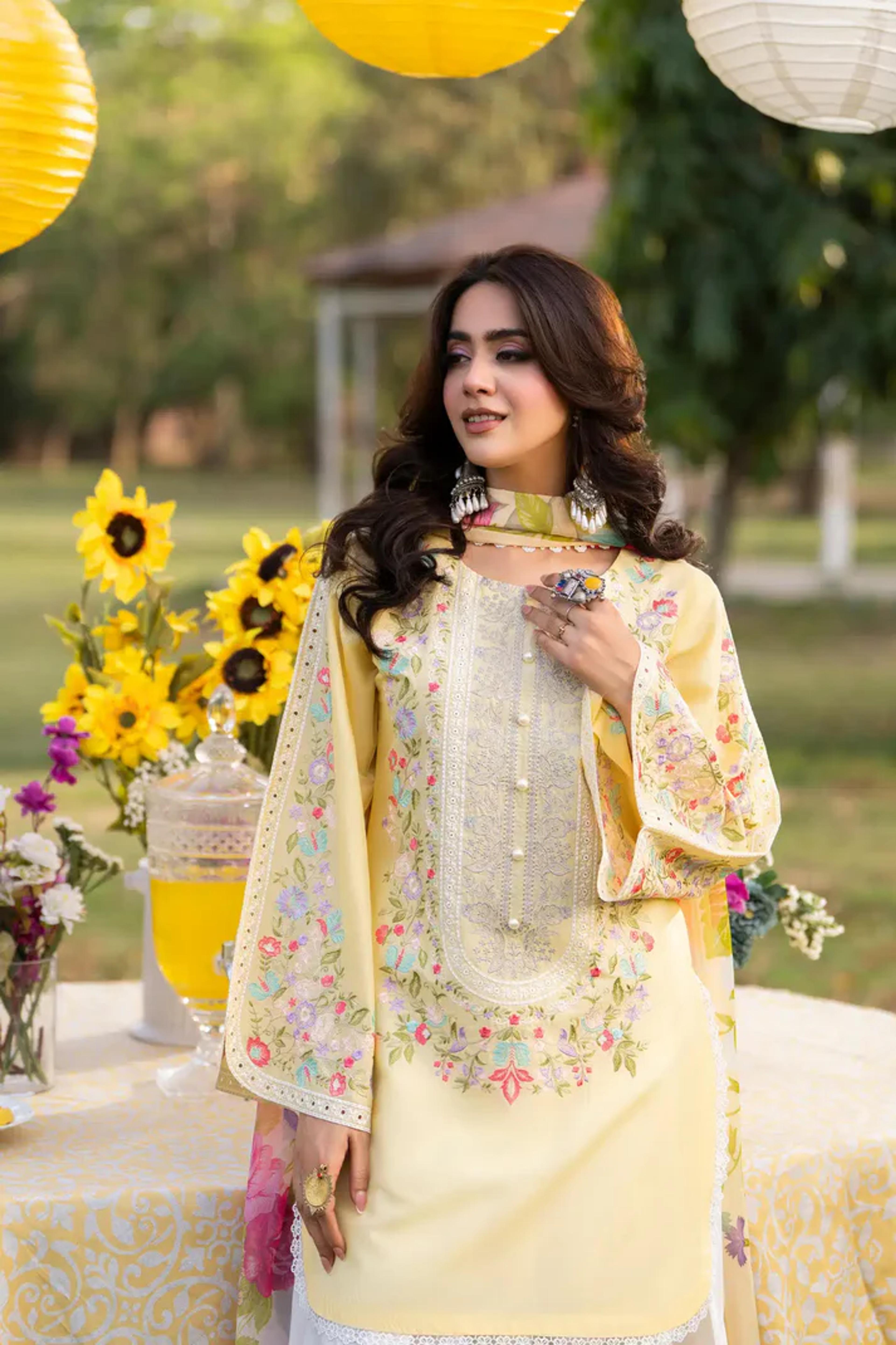 Embroidered Short Shirt & Farshi Shalwar  - Thumbnail 7