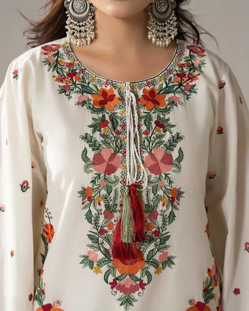 Short shirt with intricate multi-thread embroidery - Image 7