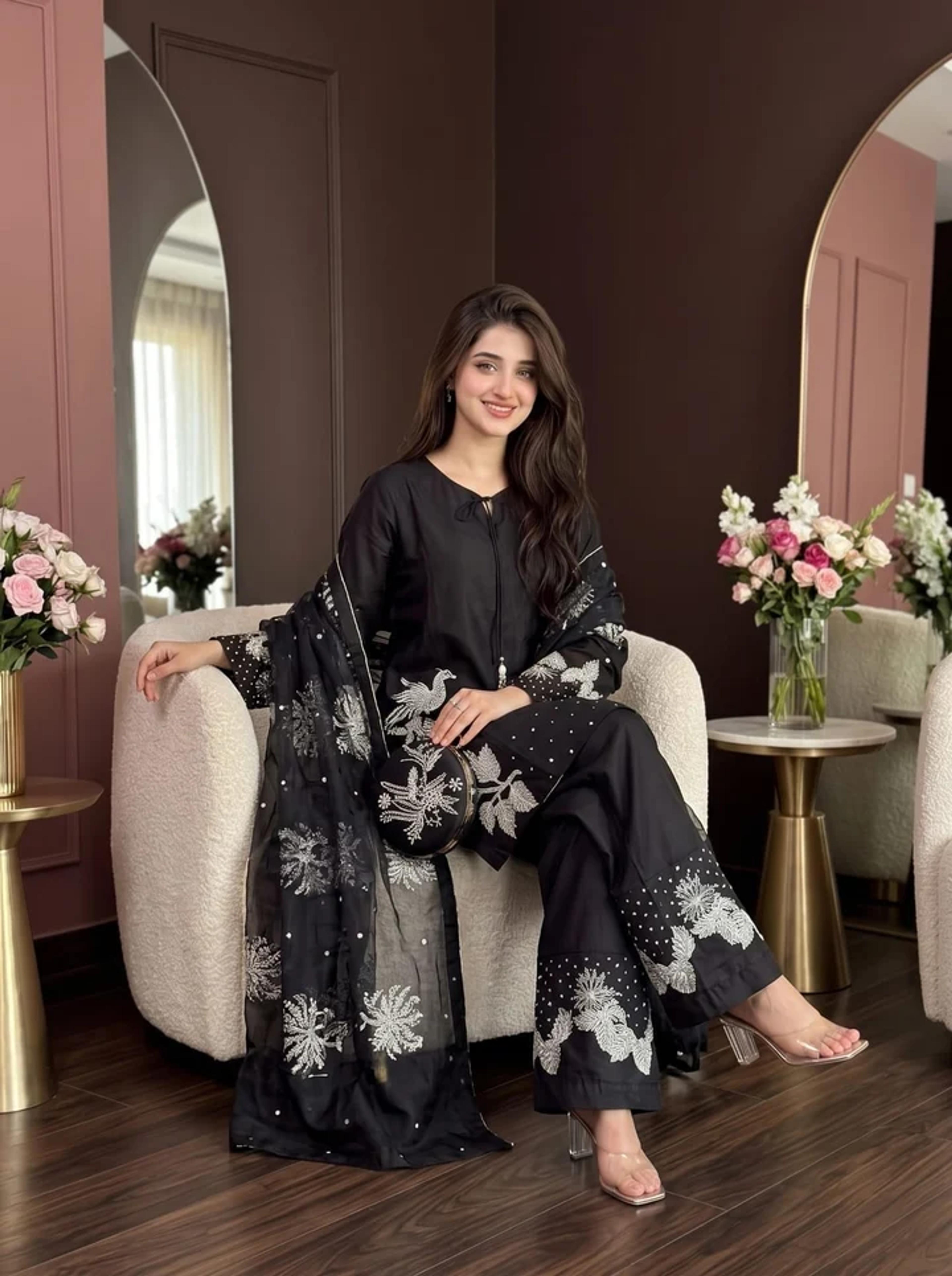 Black Embellished Suit with Organza Dupatta - Thumbnail 3