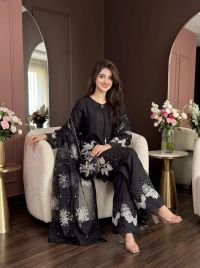 Black Embellished Suit with Organza Dupatta - Thumbnail 3
