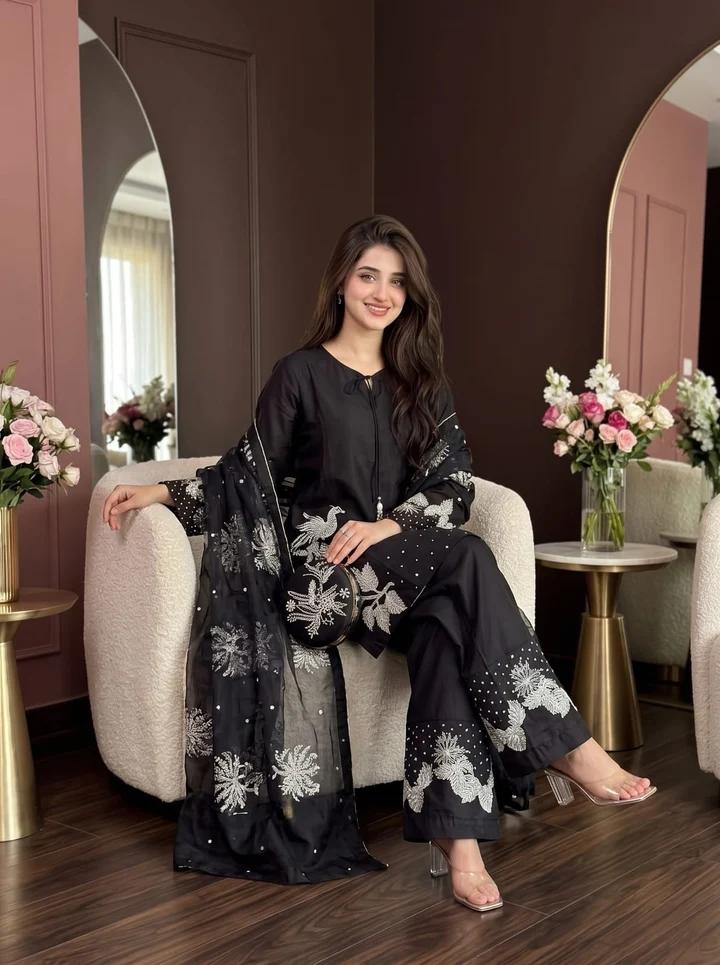 Black Embellished Suit with Organza Dupatta - Image 3