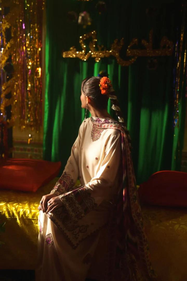 Beige Silk Suit with Printed Dupatta - Image 7