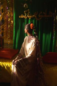 Beige Silk Suit with Printed Dupatta - Thumbnail 7