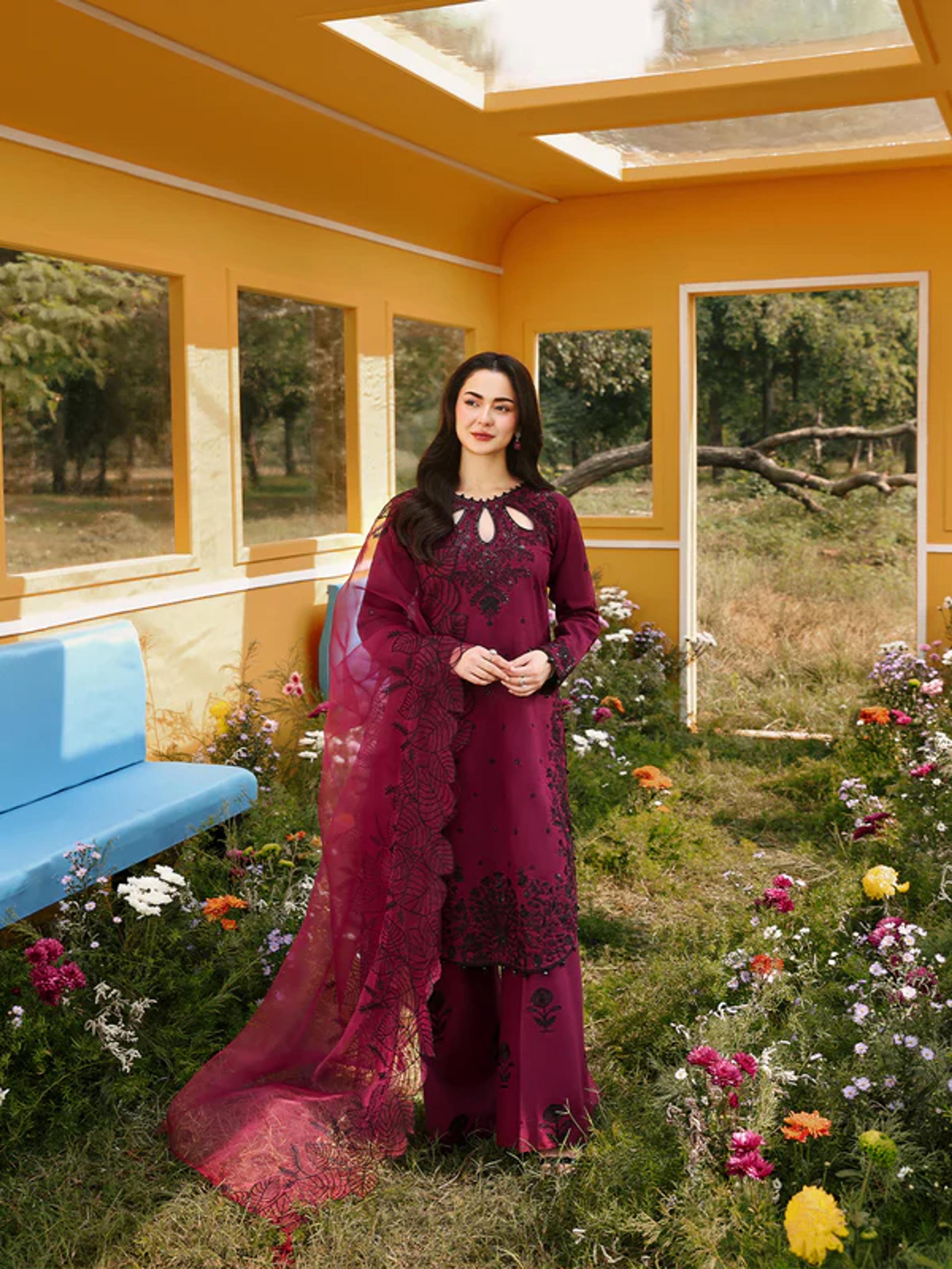 Handcrafted Jacquard with Cutwork Organza Dupatta - Thumbnail 1