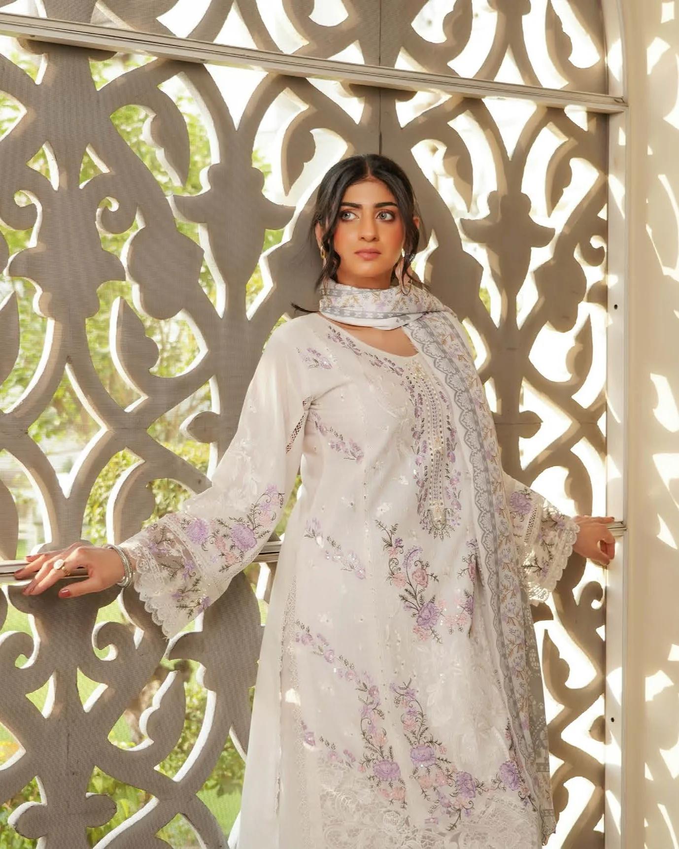 Zarmeen Blossom Suit - Image 4