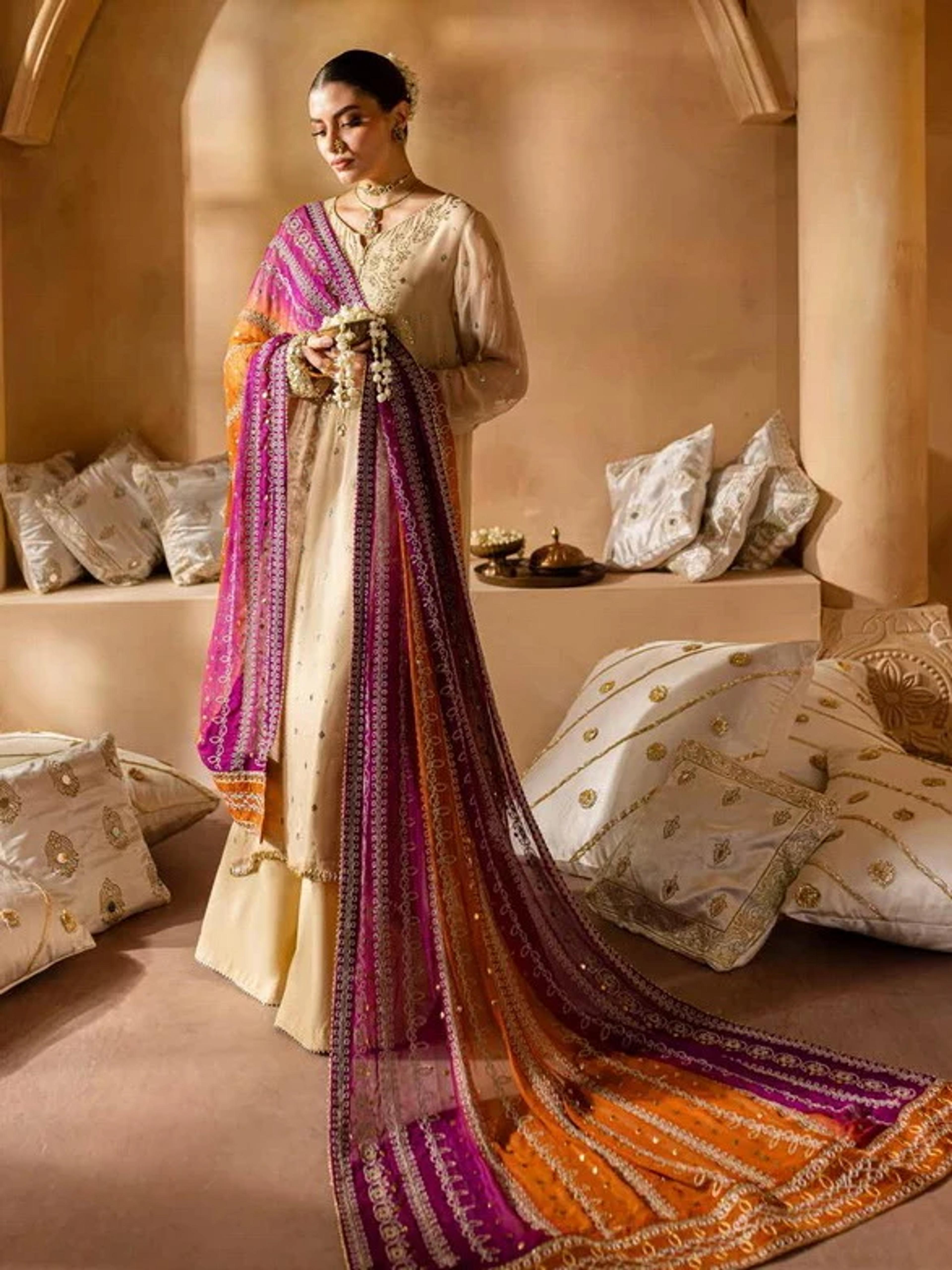 Mukesh kari Chiffon Suit - Thumbnail 2