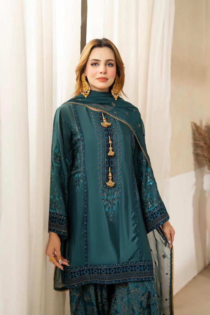 Tilla Embroidered Silk Suit - Image 16