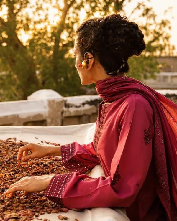 Chiffon Dupatta Lawn Ensemble - Image 4