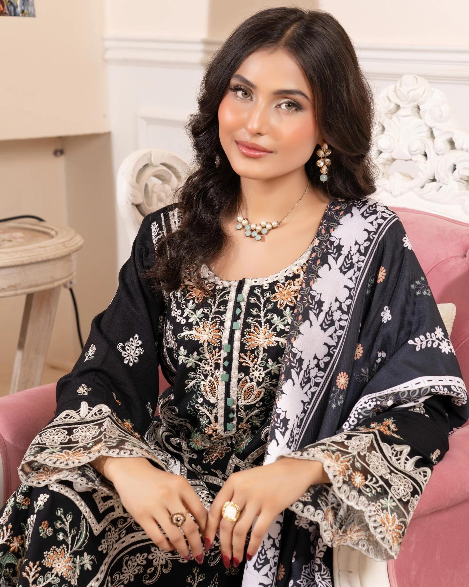 Embroidered Suit with Geometric Front - Image 3