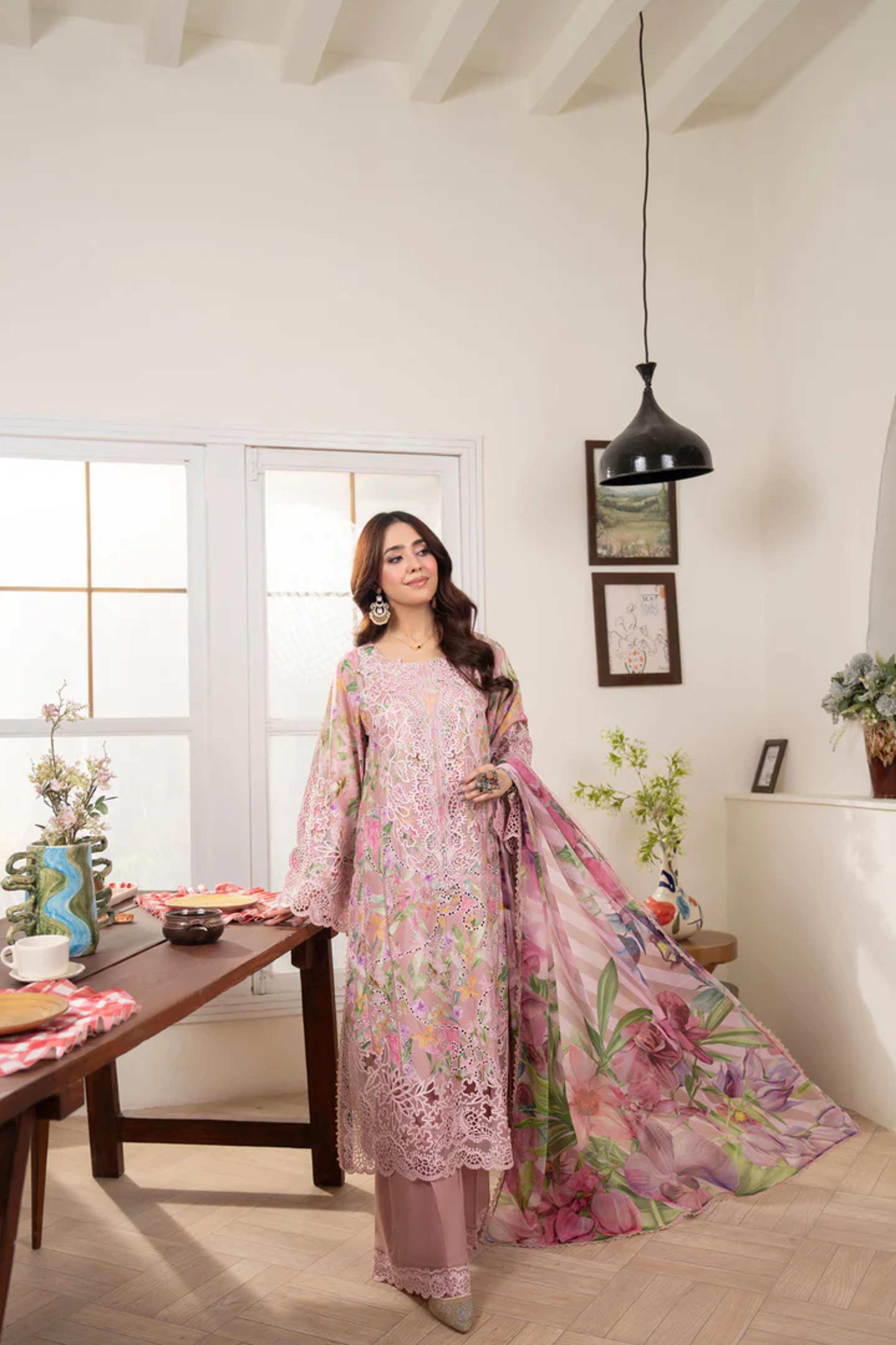 Lawn Suit with Embroidery &Lace - Thumbnail 1