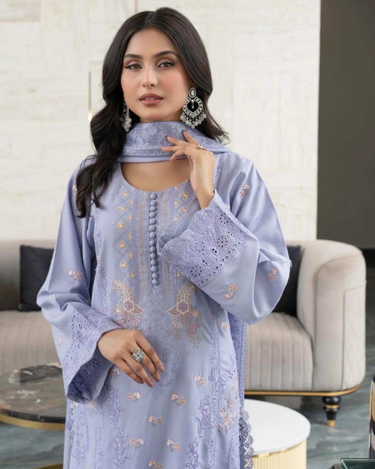 Embroidered Suit with Paisley Motifs - Image 4