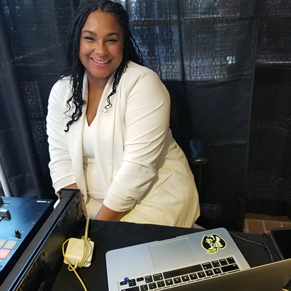 Jasmine Coan DJ Bella