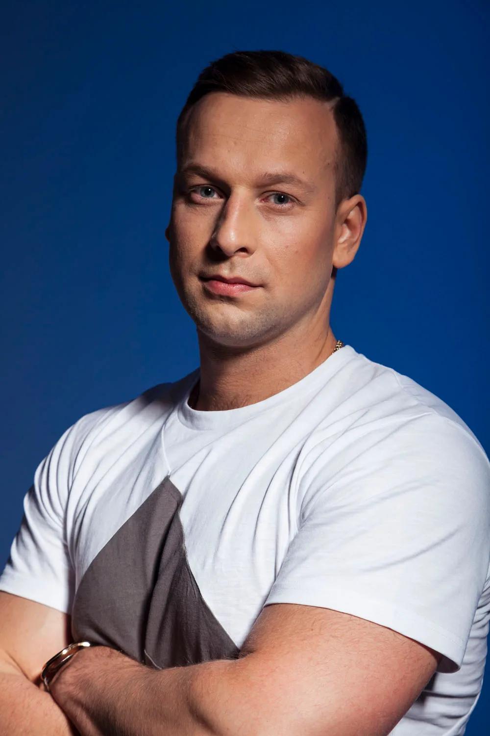 Men's portrait session in the Riga studio, photo 17