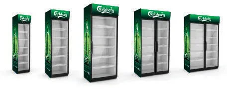 Carlsberg zīmola ledusskapju rinda dažādos izmēros