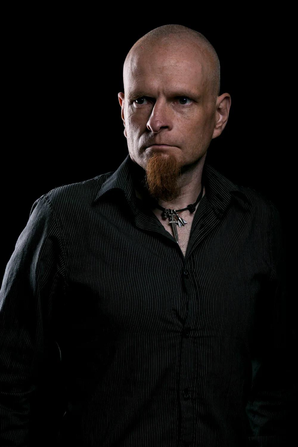 Men's portrait session in the Riga studio, photo 4
