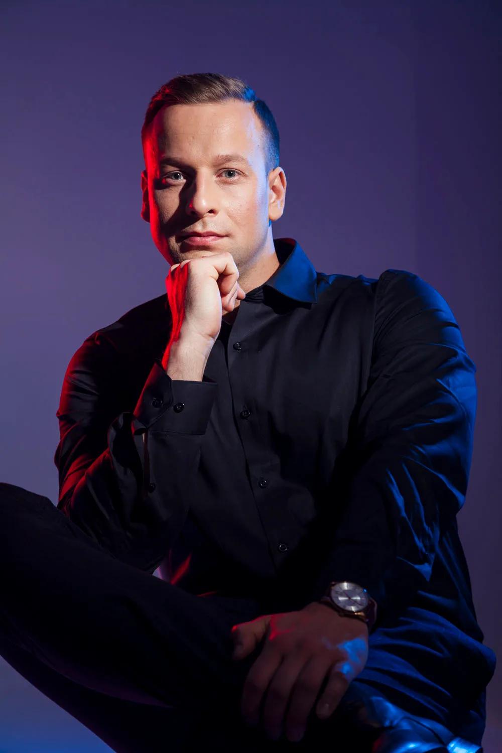 Men's portrait session in the Riga studio, photo 20