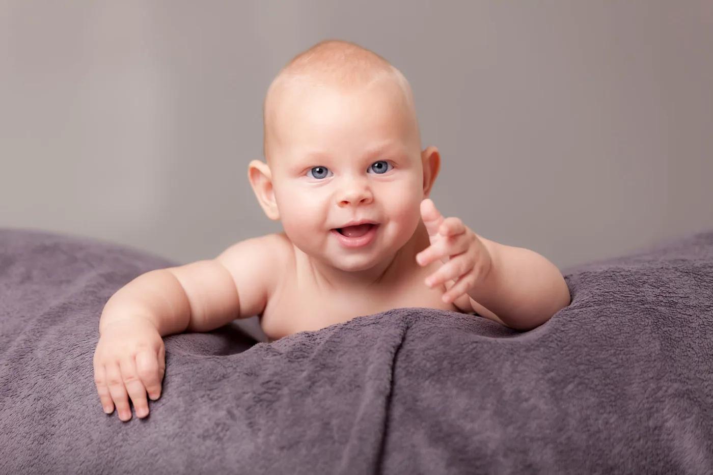 Family portrait session in the Riga studio, photo 8