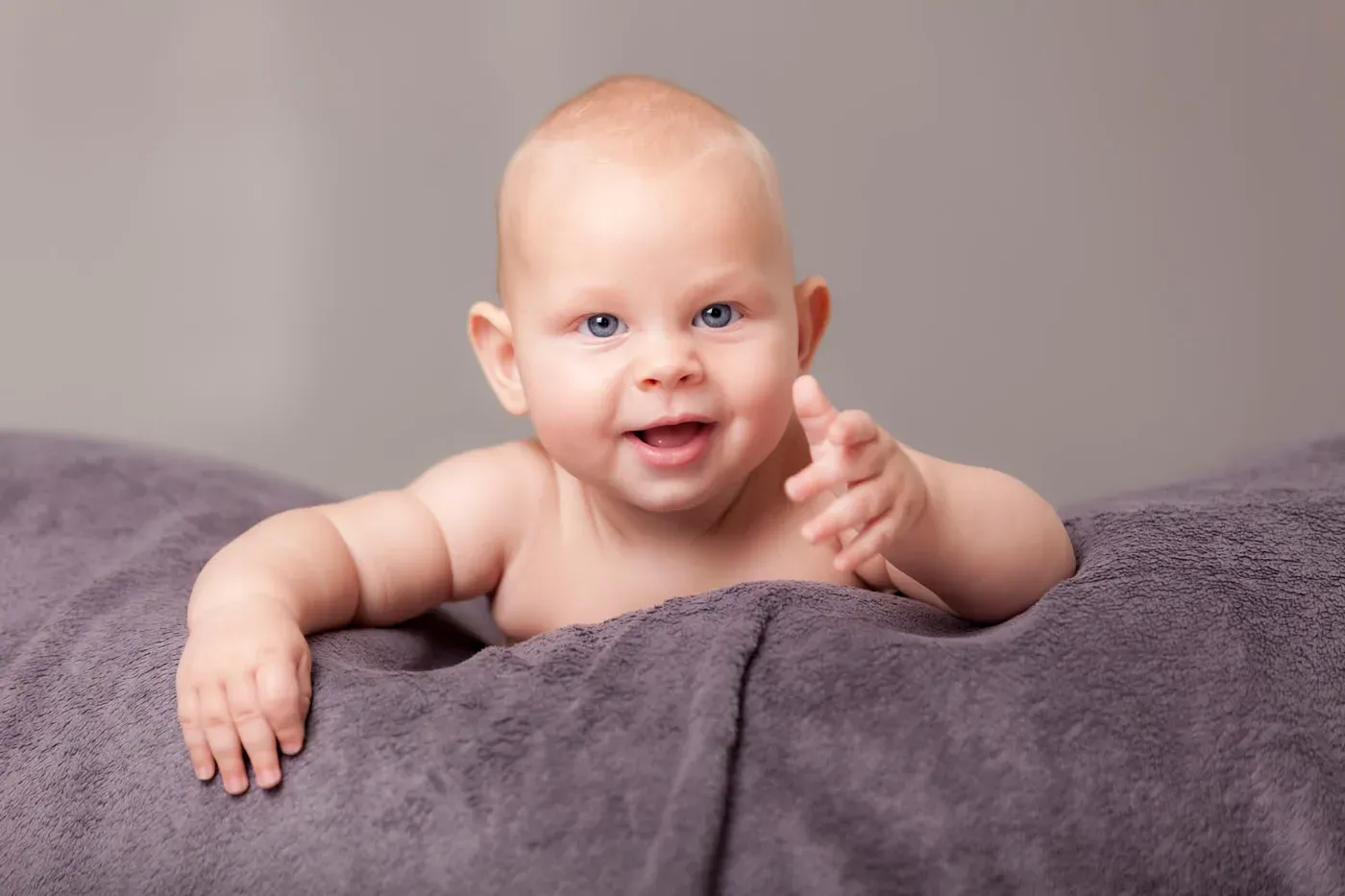 Family portrait session in the Riga studio, photo 8