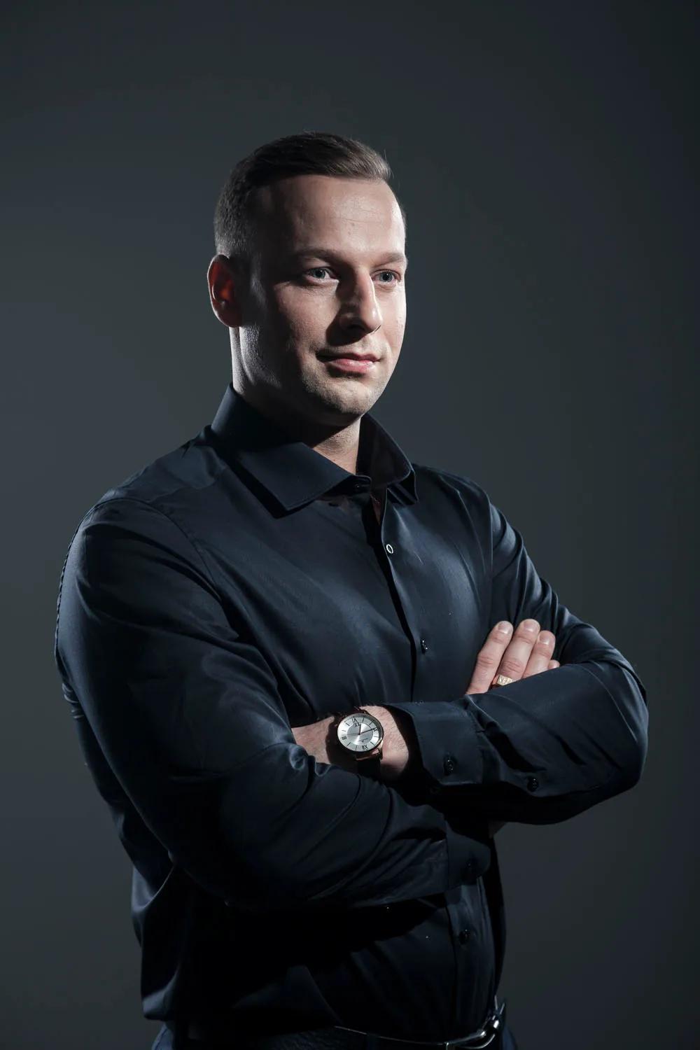 Men's portrait session in the Riga studio, photo 19