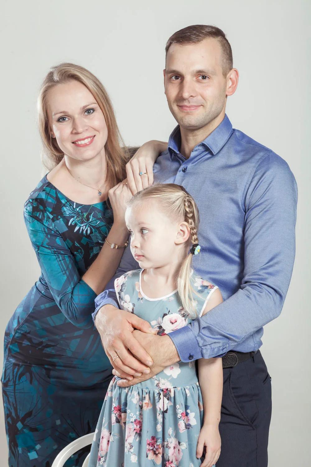 Family portrait session in the Riga studio, photo 23