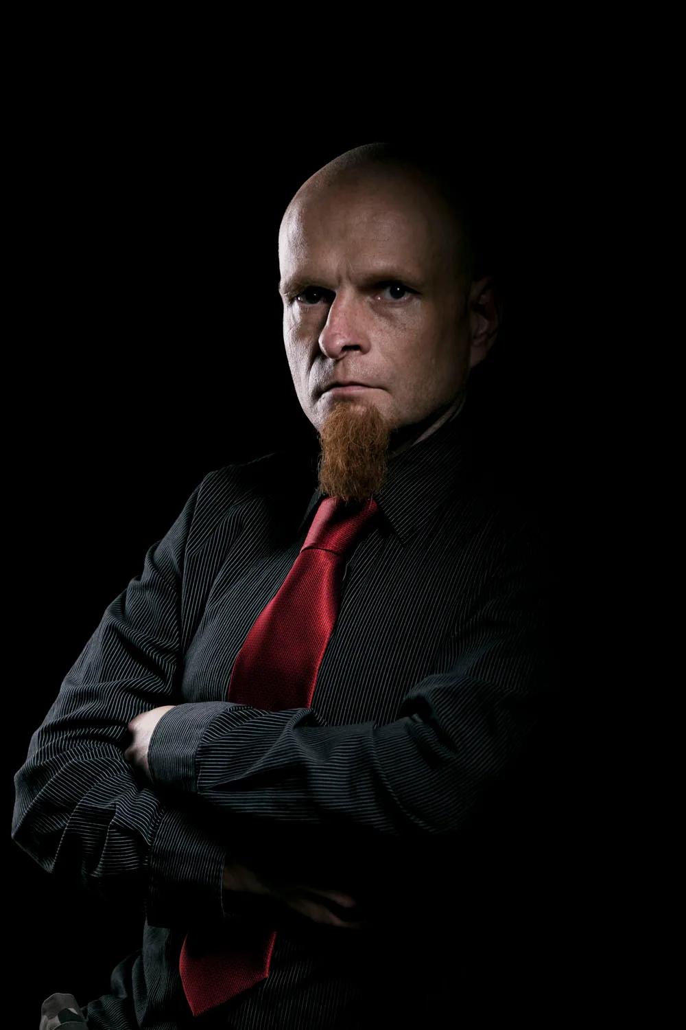 Men's portrait session in the Riga studio, photo 1