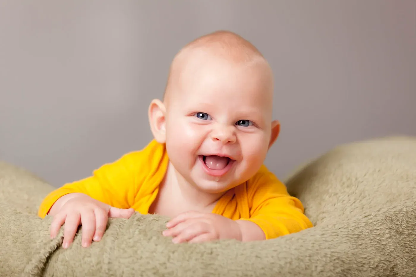 Family portrait session in the Riga studio, photo 7