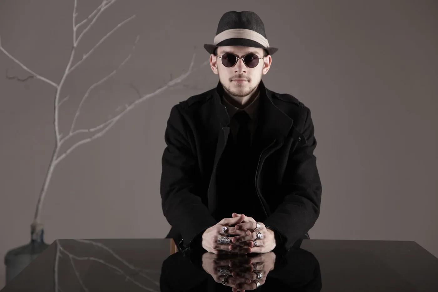 Men's portrait session in the Riga studio, photo 12
