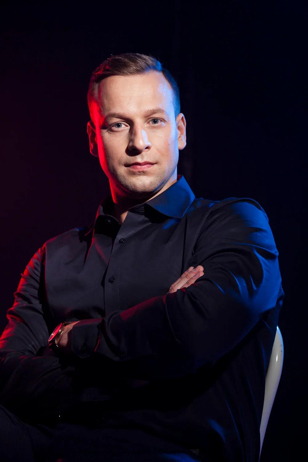 Men's portrait session in the Riga studio, photo 21