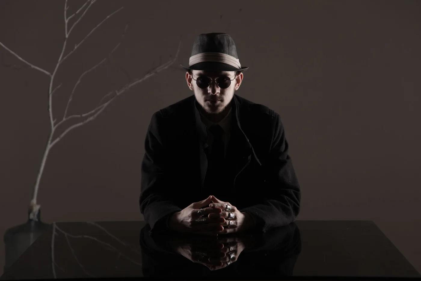 Men's portrait session in the Riga studio, photo 13