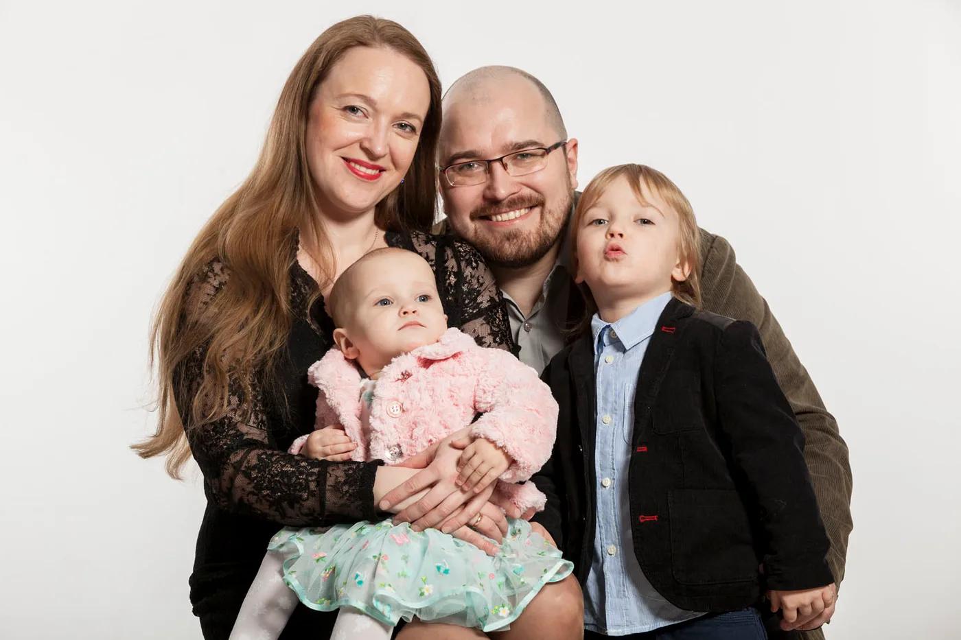 Family portrait session in the Riga studio, photo 15