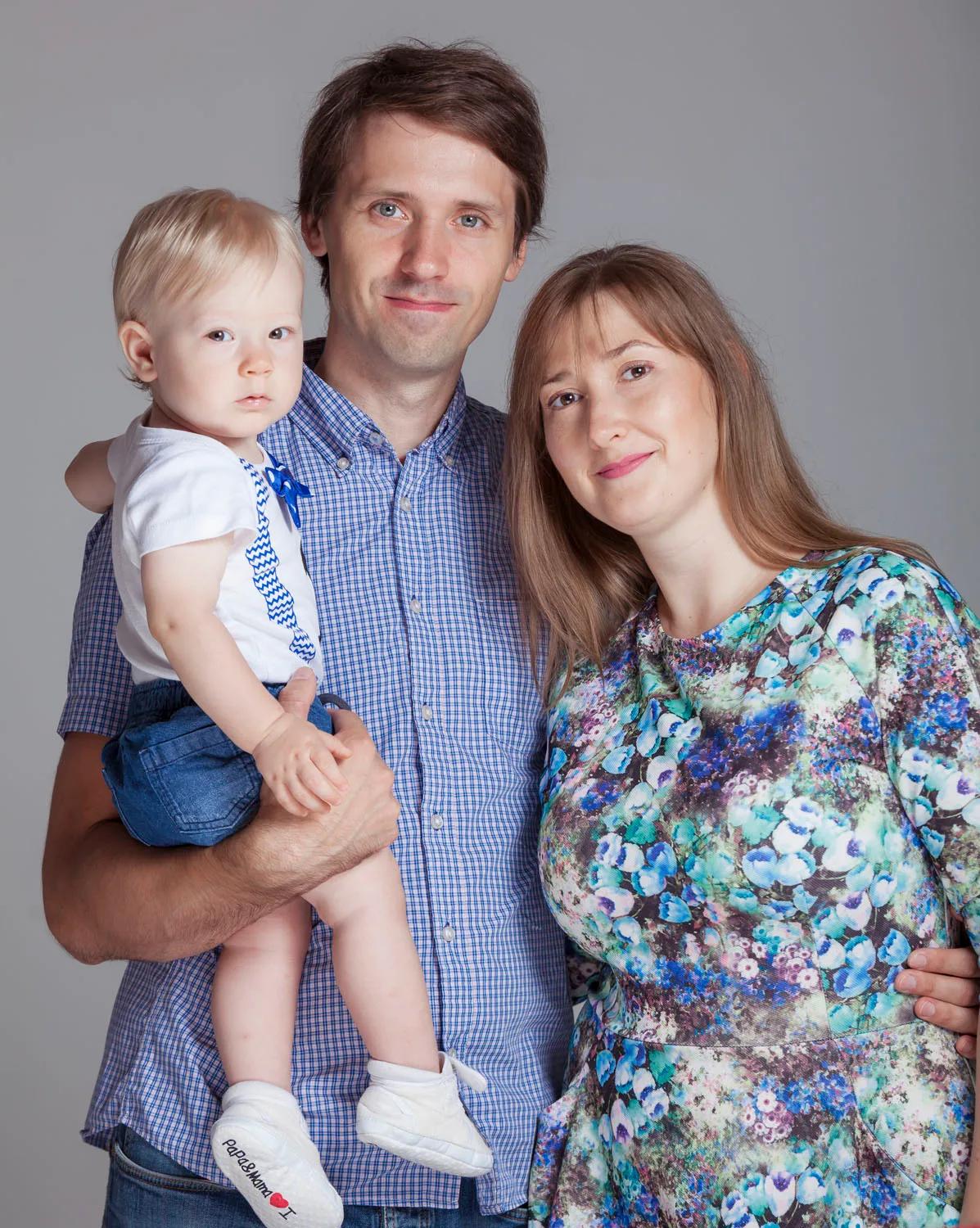 Family portrait session in the Riga studio, photo 1