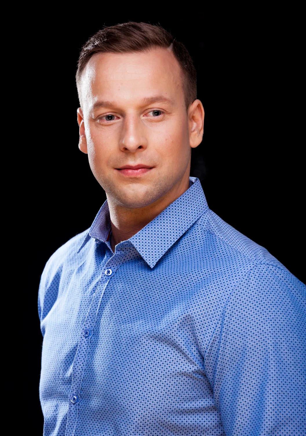 Men's portrait session in the Riga studio, photo 23