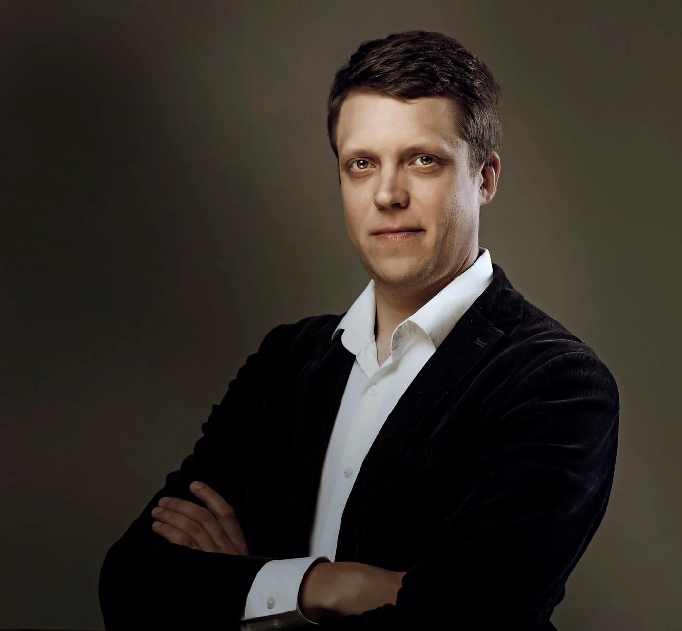 Men's portrait session in the Riga studio, photo 8