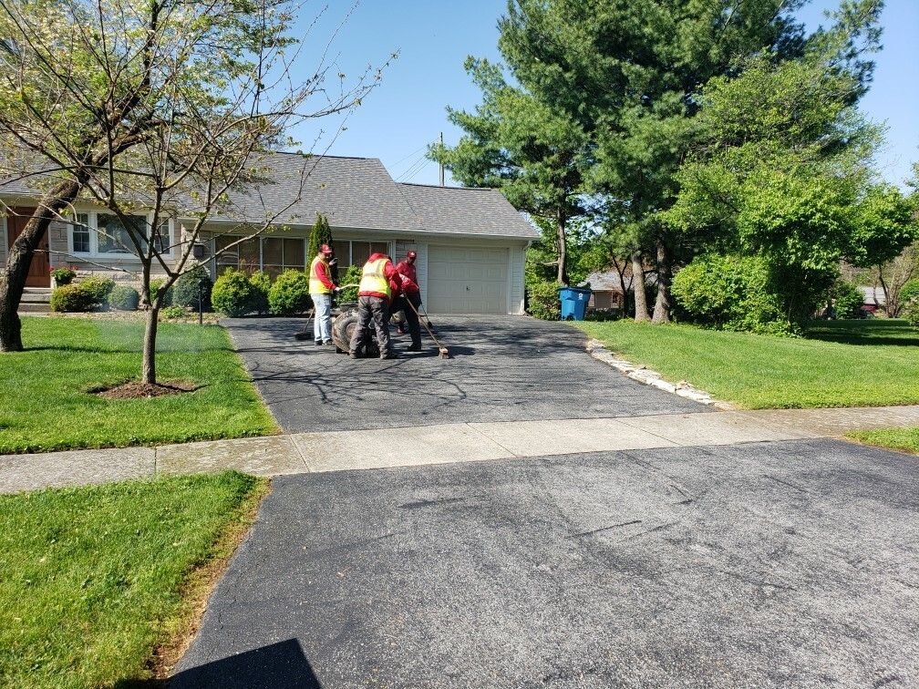 Sealcoating Services Lexington, KY Top Rated Concrete Sealer C&R Asphalt Animals
