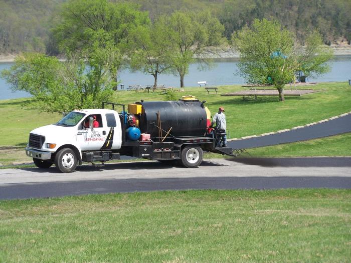 Sealcoating Services Lexington, KY Top Rated Concrete Sealer C&R Asphalt Animals