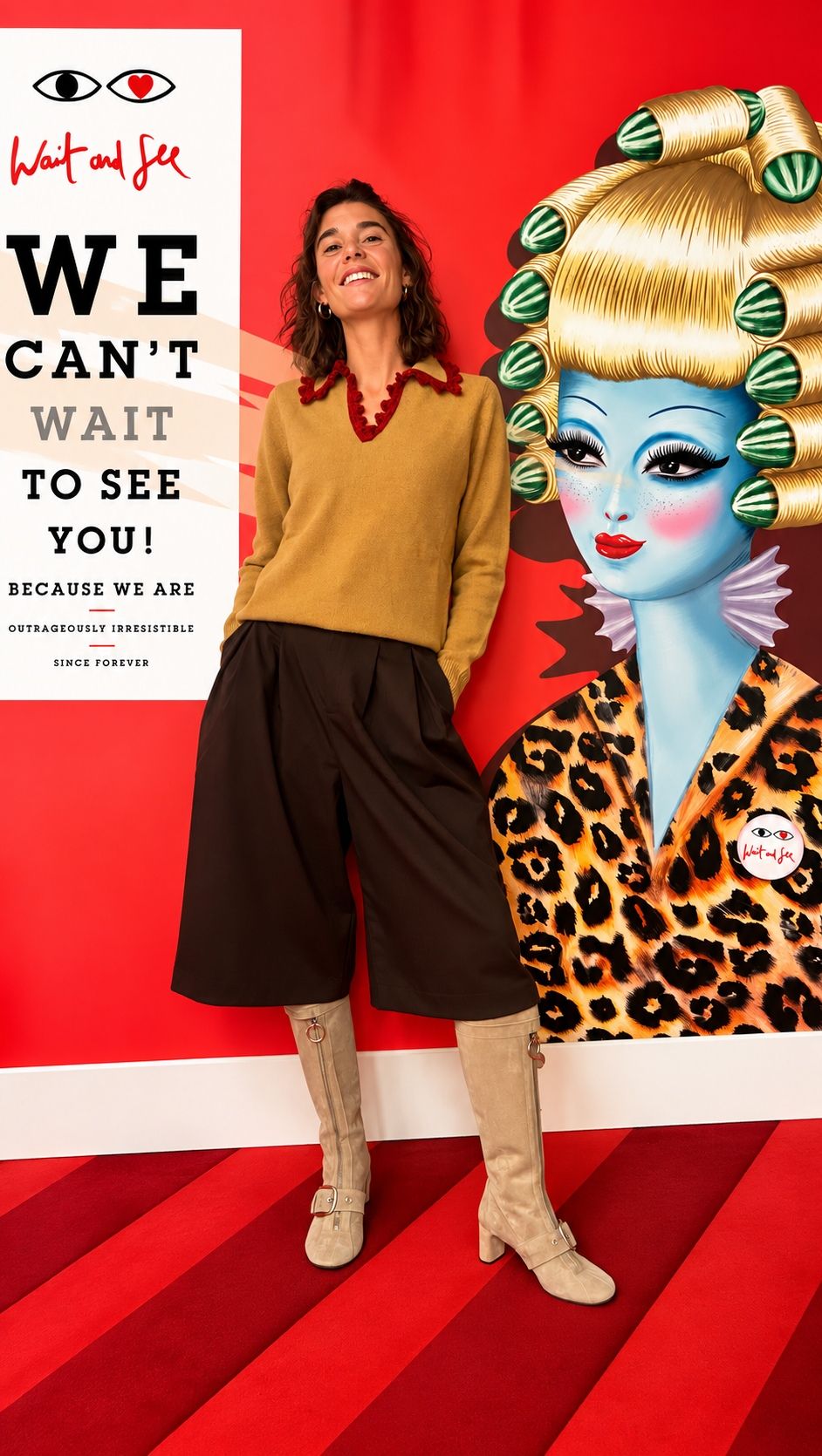 Un look contemporaneo. La composizione include maglieria e stivali. La proposta è ideale per il weekend e l'ufficio.